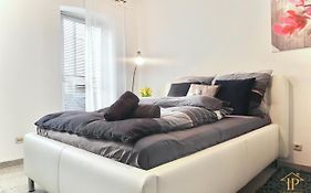 UNLIMITED - schön&zentral wohnen perfekt für kurze Aufenthalte im EG